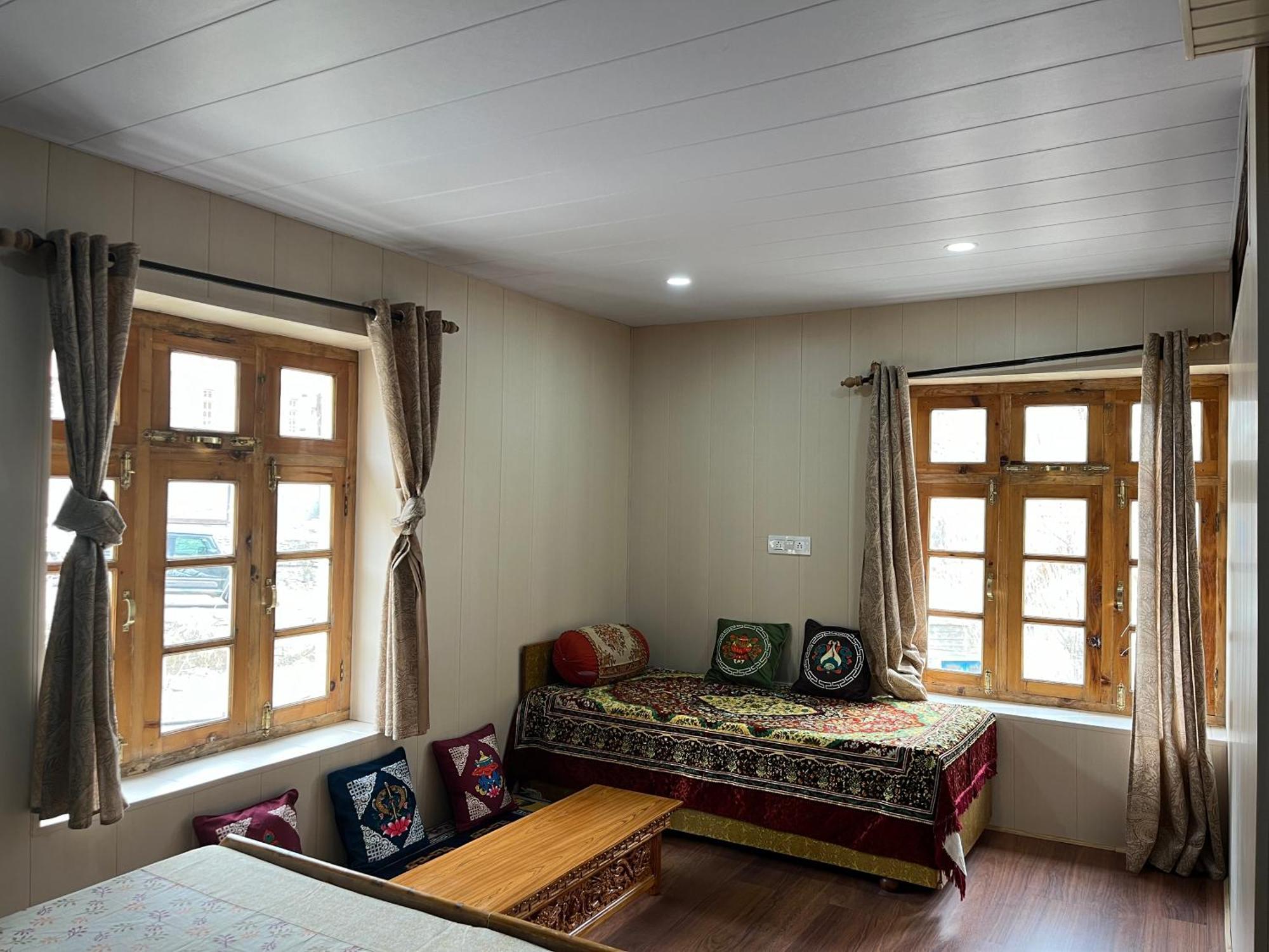 Snowflake Homestay Gondhla Exterior foto